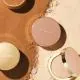 CLARINS Ever Matte Compact Powder - Infusée au lait de pêcher 03 Ligth Médium 10g - Illustration n°3